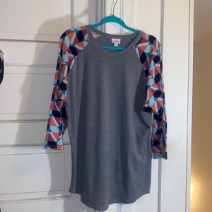 EUC LLR Randy. 2XL. Gray body with geometric print sleeves.